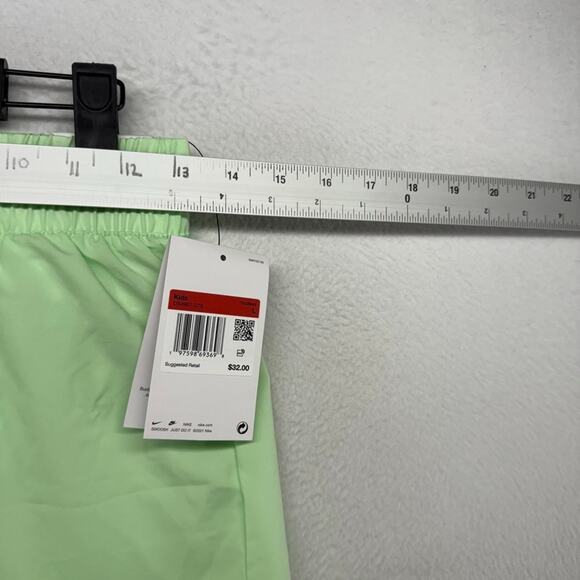Nike Shorts Girls Large Green Training Running Lined High Waisted Workout NEW - Picture 3 of 9